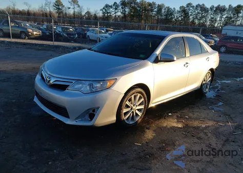 2013 Toyota Camry Xle z USA, uszkodzony, nr VIN 4T4BF1FK4DR285999